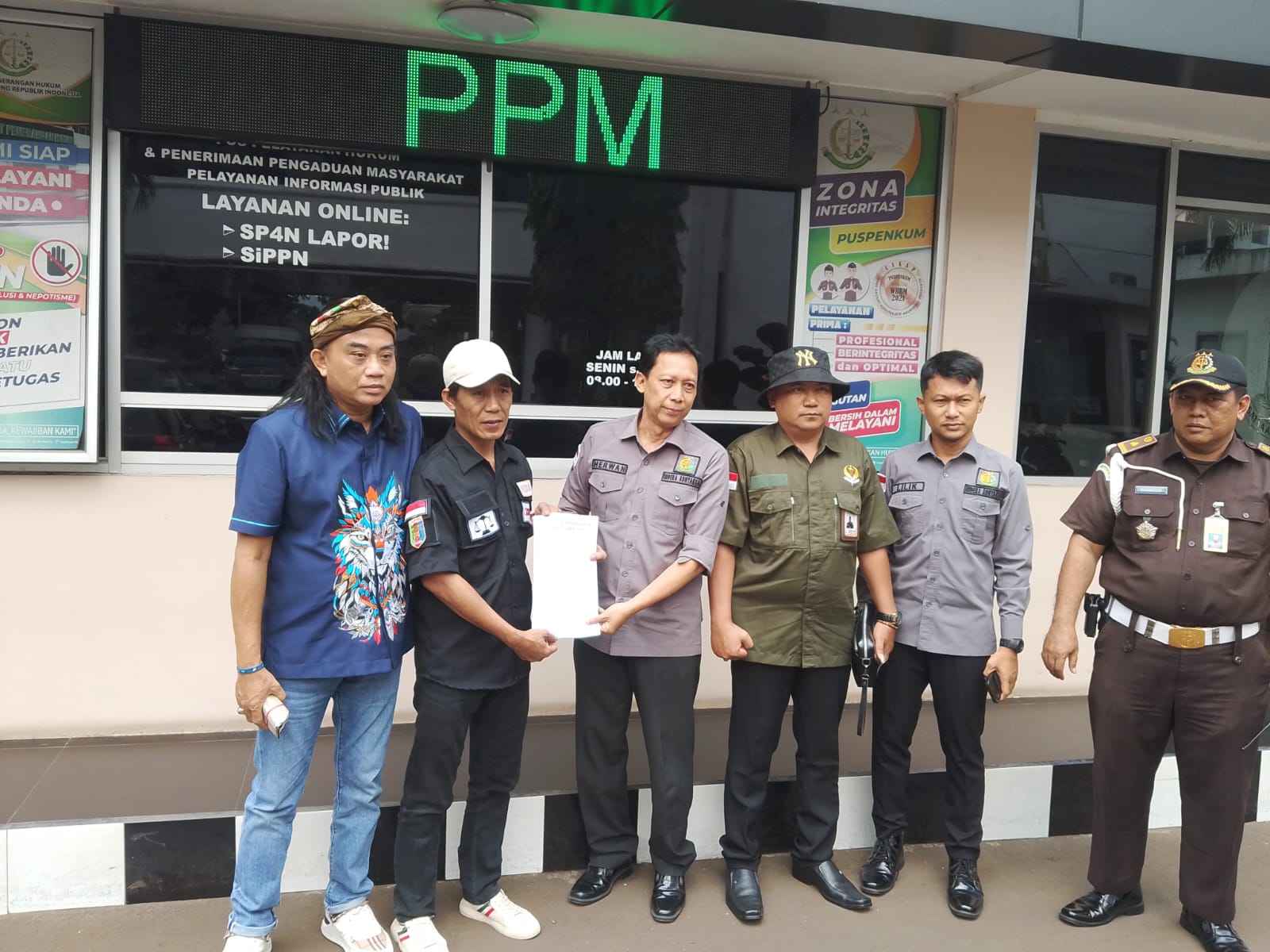 Tiga Aliansi LSM Asal Lampung Gelar Aksi Serentak di Depan Kejagung dan KPK RI
