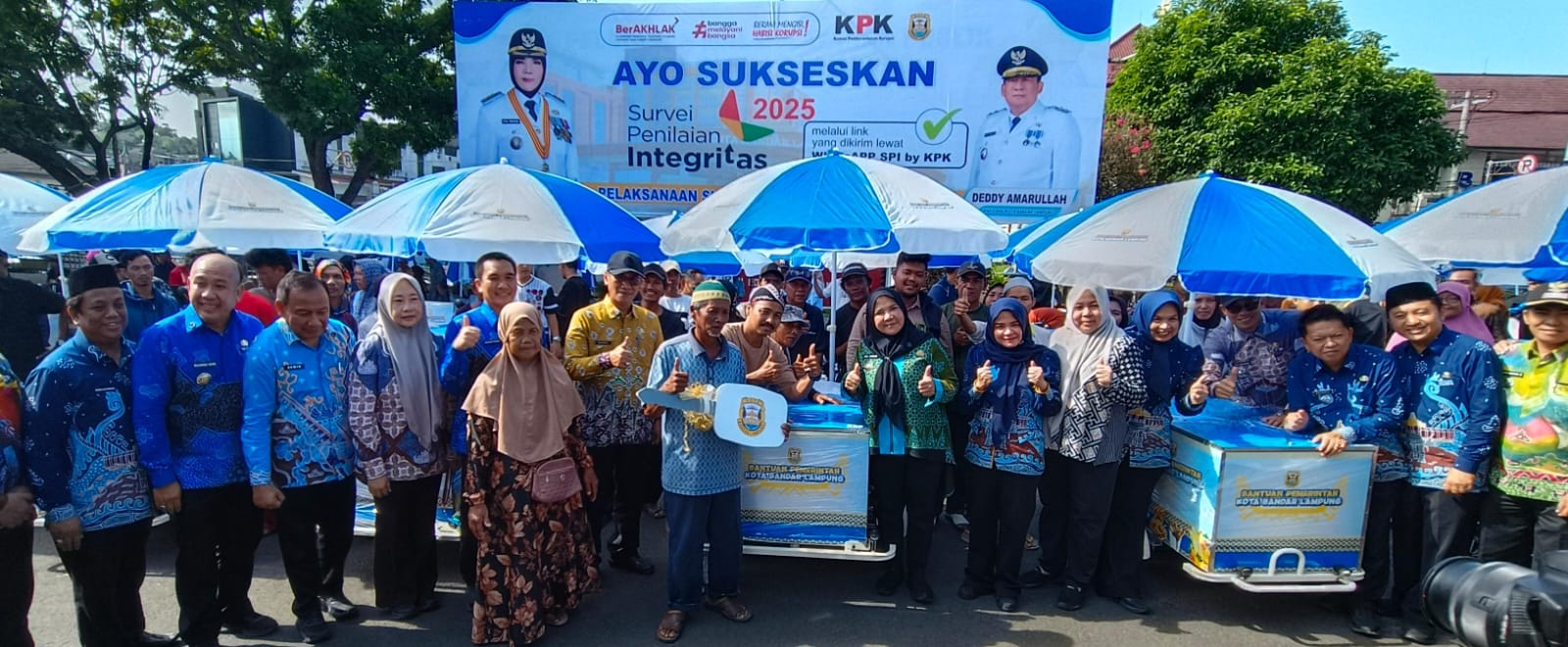 walikota Bandarlampung, Eva Dwiana beri 100 sepedah listrik terhadap pelaku UMKM