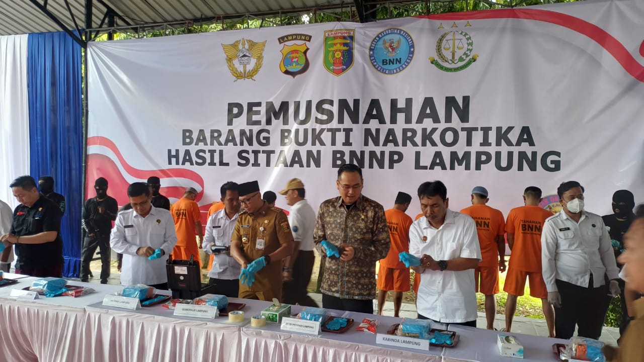 Komitmen Perang terhadap Narkoba, Pemprov Lampung dan BNNP Musnahkan Barang Bukti Narkotika