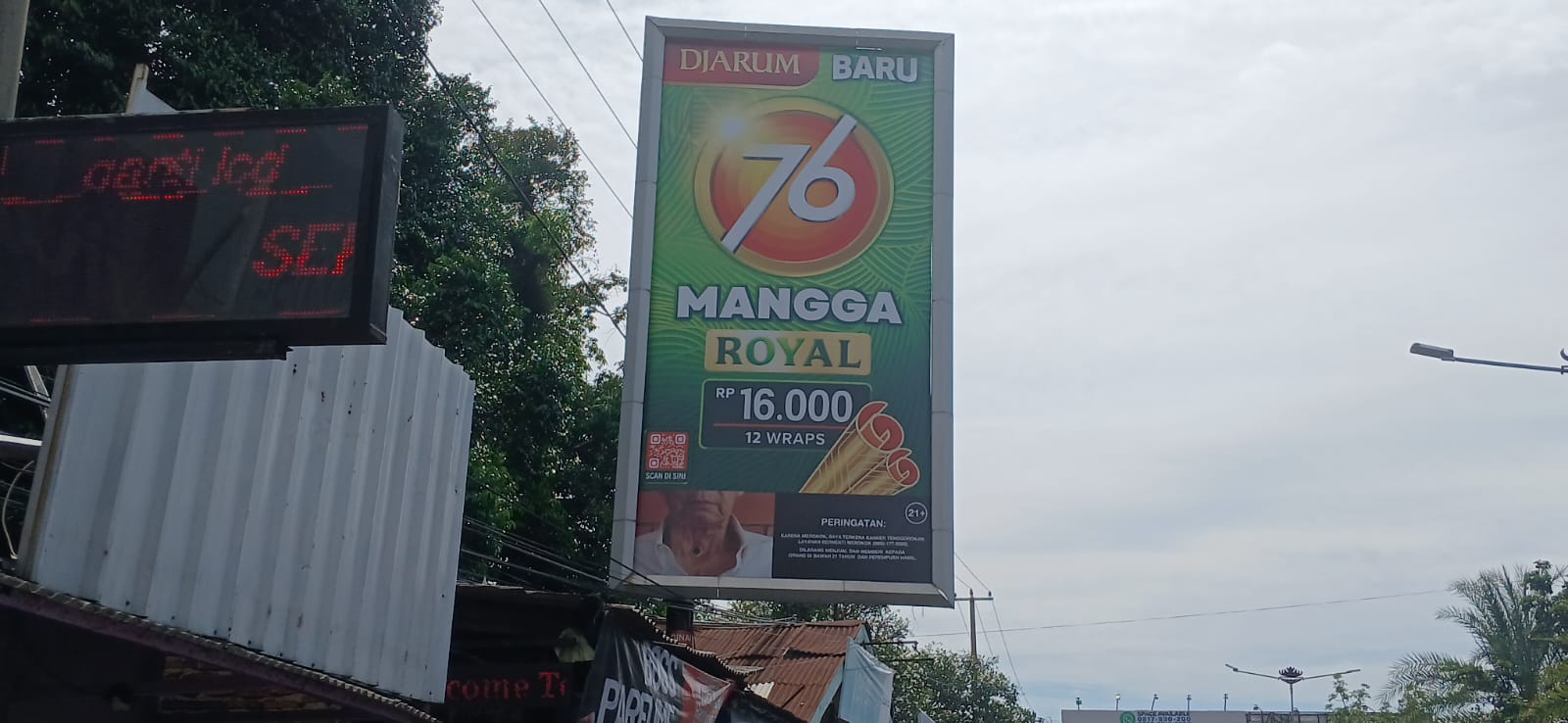 Diduga Langgar PP dan UU Kesehatan, Baliho Rokok PT Djarum Muncul di Depan Kampus UBL