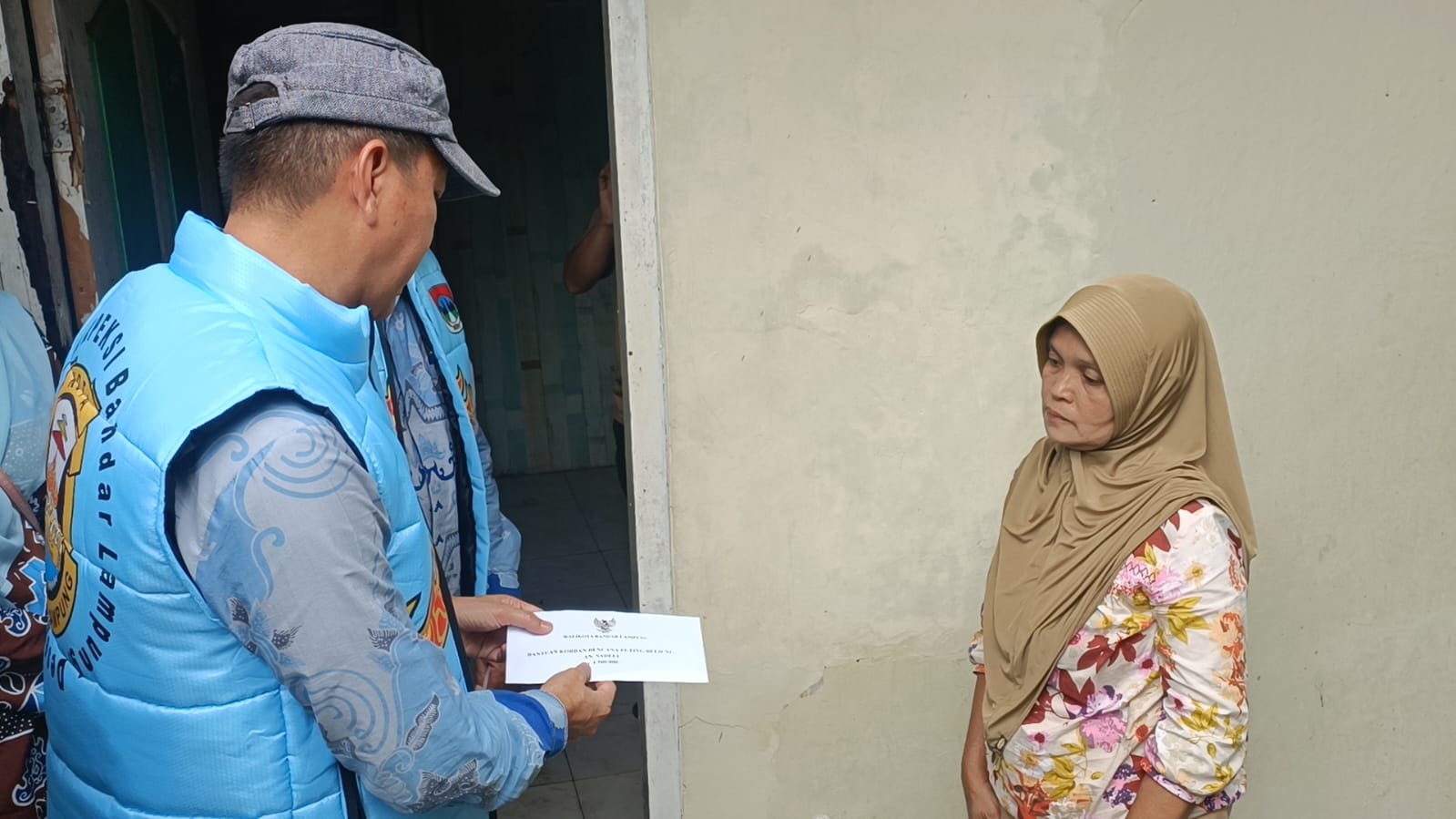 Ringankan Beban Korban Puting Beliung, Walikota Eva Dwiana Salurkan Tali Asih untuk Warga Enggal