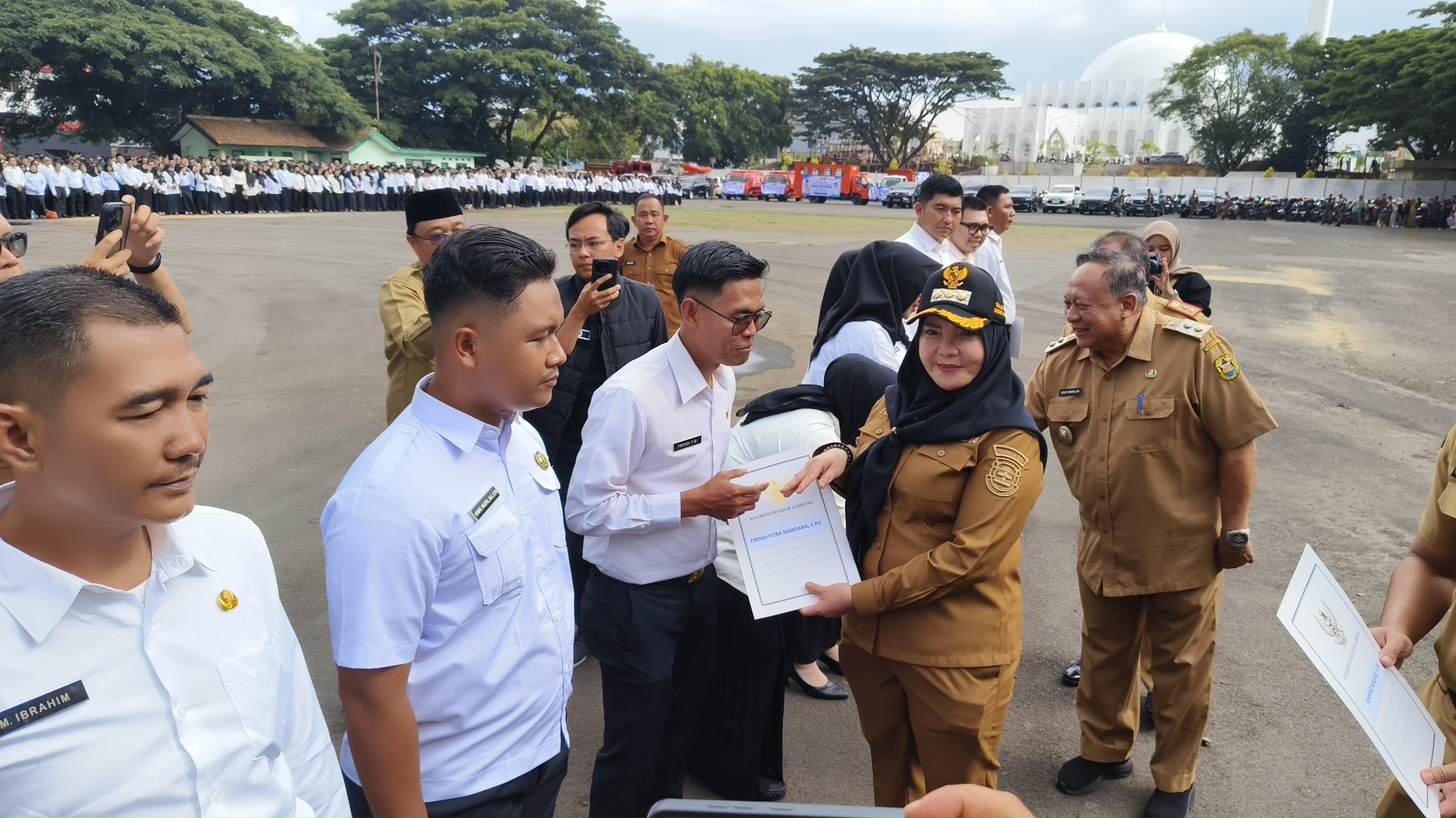 Walikota Eva Meradang Saat Penyerahan SK 5800 PPPK, Ancam Tahan SK Oknum “Nakal”!