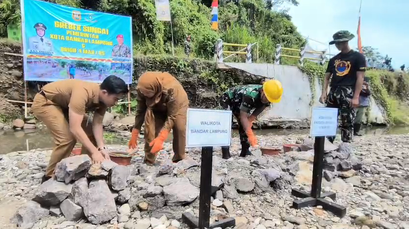 Pemkot Bandar Lampung ‘Grebek Sungai’ Bareng Marinir, Targetkan 10 Kecamatan Bebas Banjir