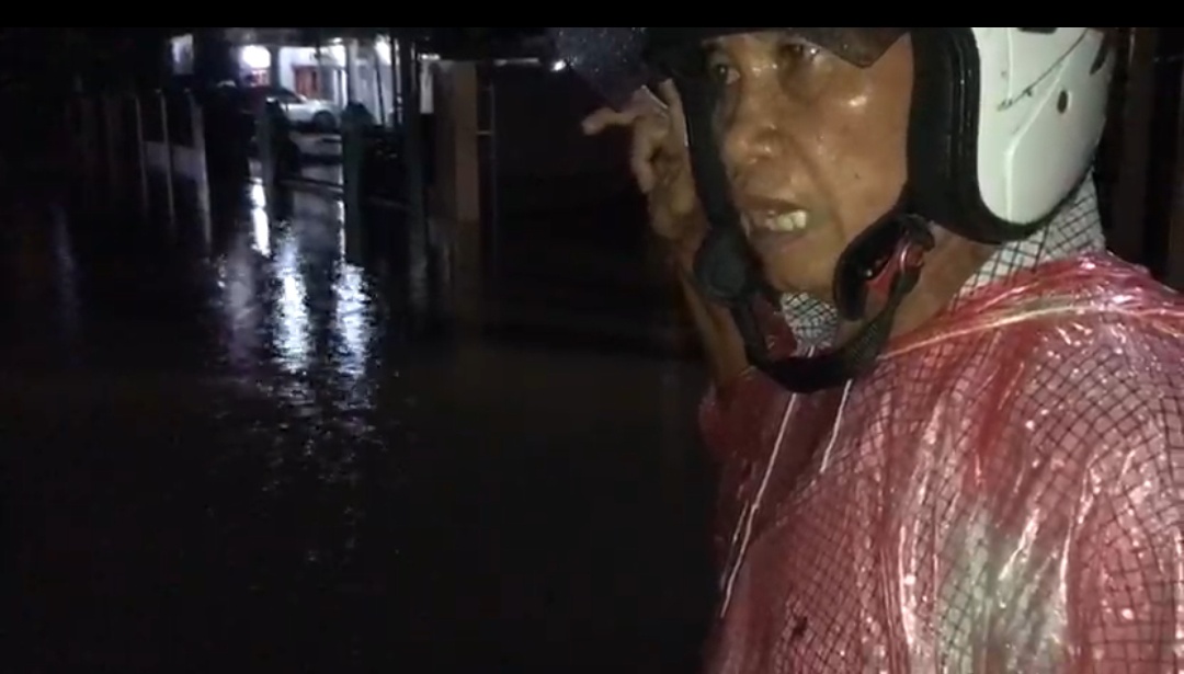 Berada di Area Cekungan, Gang Pelita Baru Jadi Titik Kumpul Air Saat Hujan Lebat