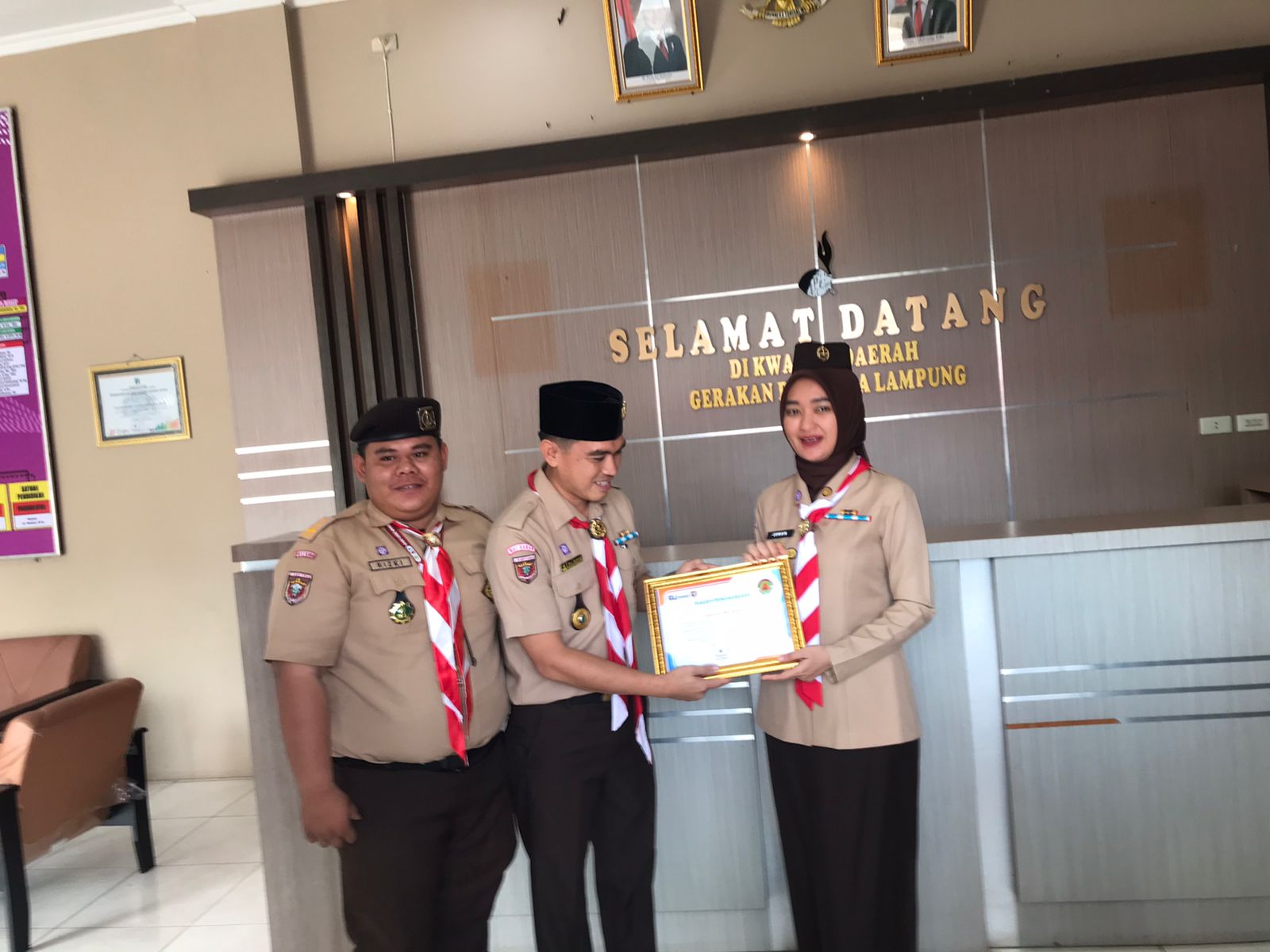 Kwarda Lampung Serahkan Penghargaan kepada Instansi Kepramukaan Pendukung Bumbung Kemanusiaan