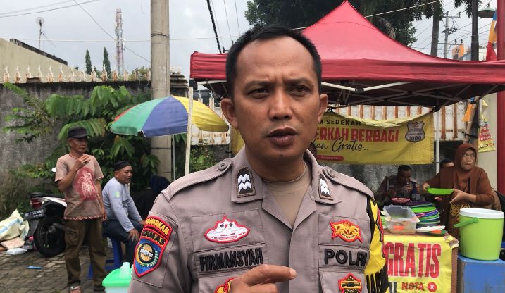 Bhabinkamtibmas Bandar Lampung Bagikan Makanan Gratis Rutin Selama Lima Tahun