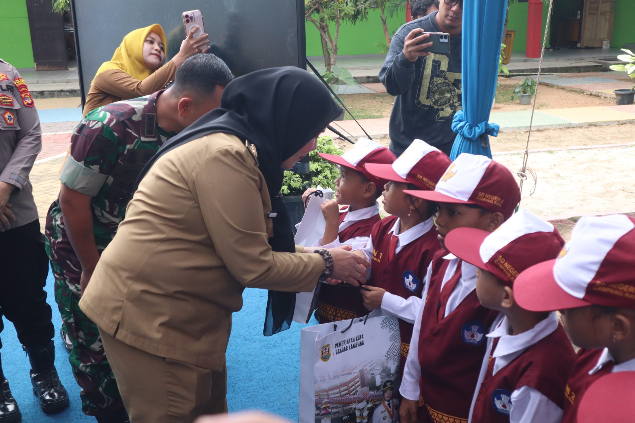 Bunda Eva Pasang Badan untuk SMA Siger: Anggaran Melejit Rp5 Miliar, Tak Mau Ada Anak Putus Sekolah!