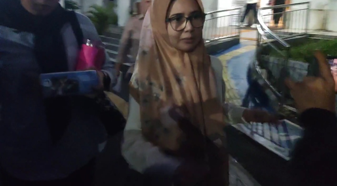 Istri Bupati Pesawaran Dicecar 9 Jam di Kejati, Diam Seribu Bahasa Soal Kasus Korupsi Rp8 Miliar!