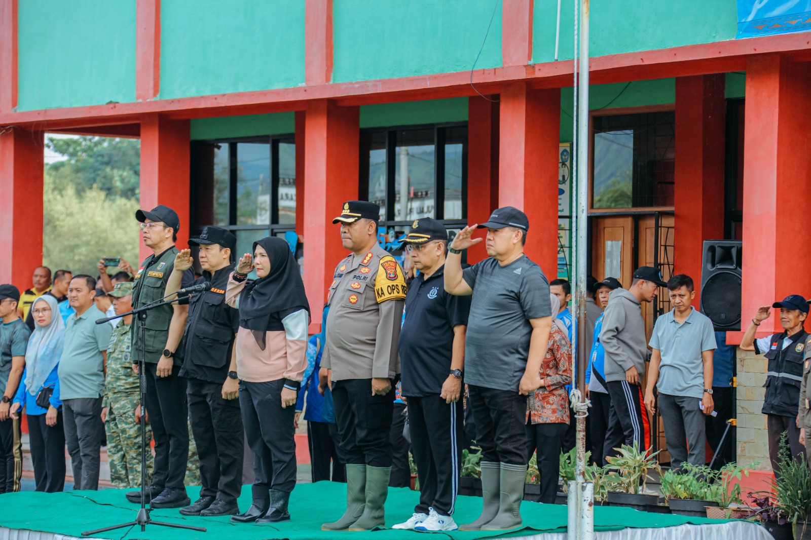 Instruksi Presiden Prabowo Membumi: Sekdaprov & Bunda Eva “Turun Gunung” Sapu Bersih Sampah di Pulau Pasaran