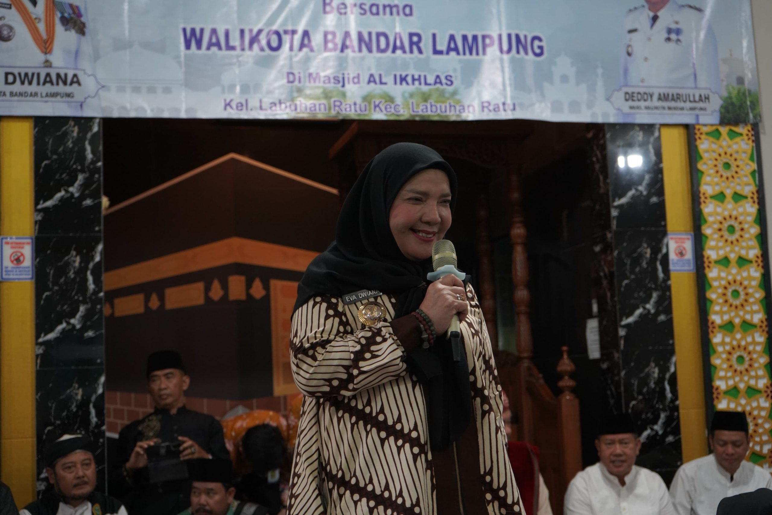 Wujud Kepedulian Nyata, Walikota Eva Dwiana Bawa Kesejukan di Safari Ramadhan Masjid Al-Ikhlas