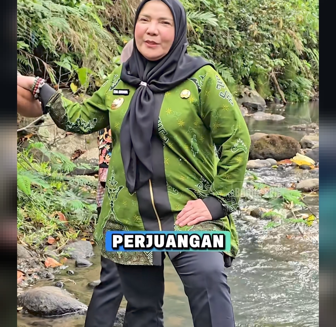 Aksi ‘Blusukan’ Ekstrem Bunda Eva: Terobos Perkebunan Demi Cicipi Manisnya Salak Petani Kampung Kihung