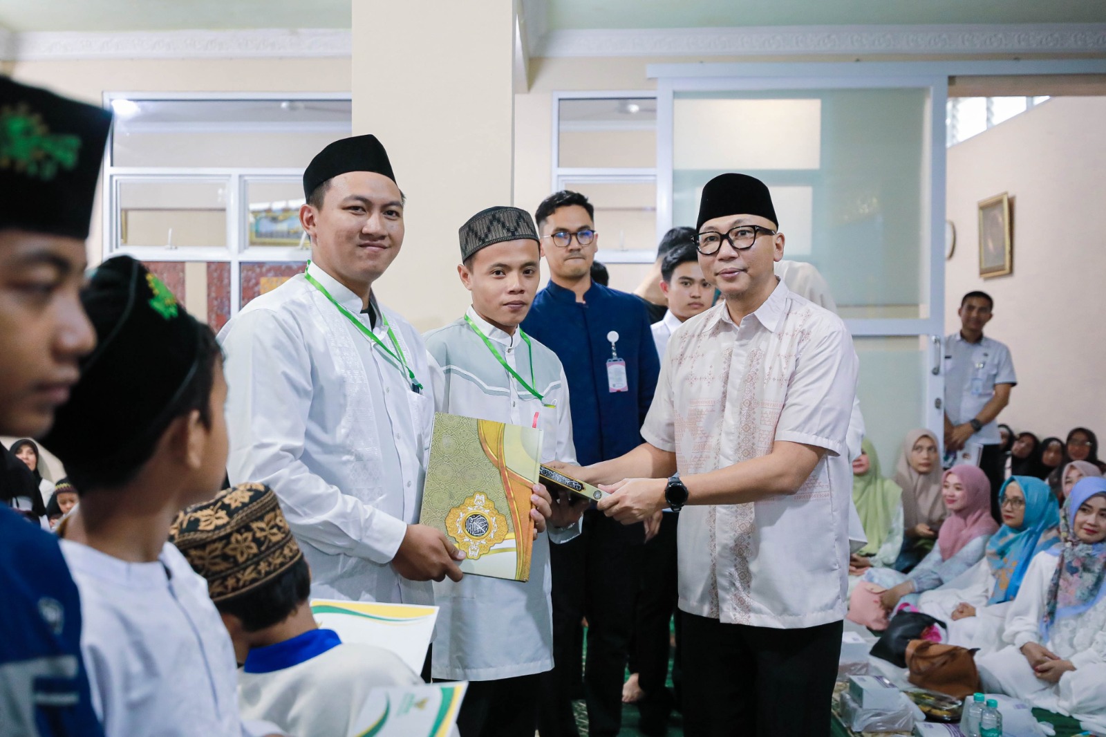 Safari Ramadan di Bandar Lampung, Gubernur Rahmat Mirzani Djausal Ajak Masyarakat Tumbuhkan Semangat Gotong Royong Membangun Daerah