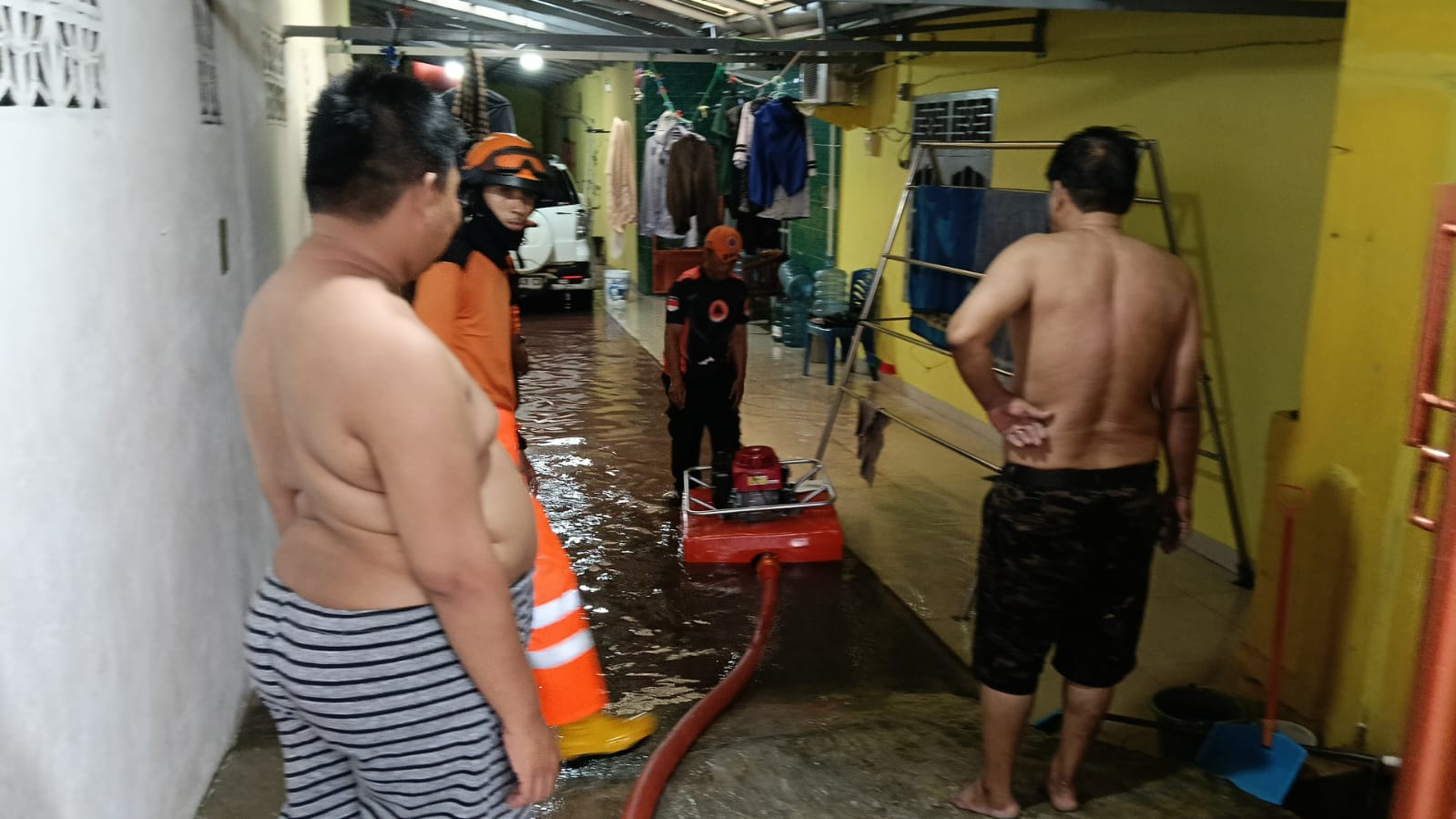 Hujan Deras 90 Menit, Sungai Perbatasan Bandar Lampung Meluap: BPBD Gercep Terjang Banjir!