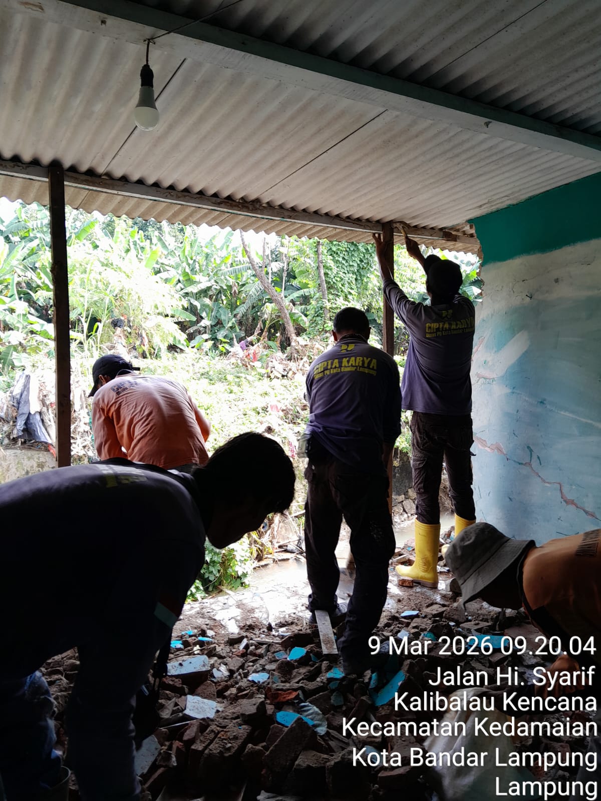 Tembok Rumah Warga di Gang Jagal Jebol Terjang Banjir, Dinas PU Bandar Lampung Gerak Cepat Lakukan Perbaikan