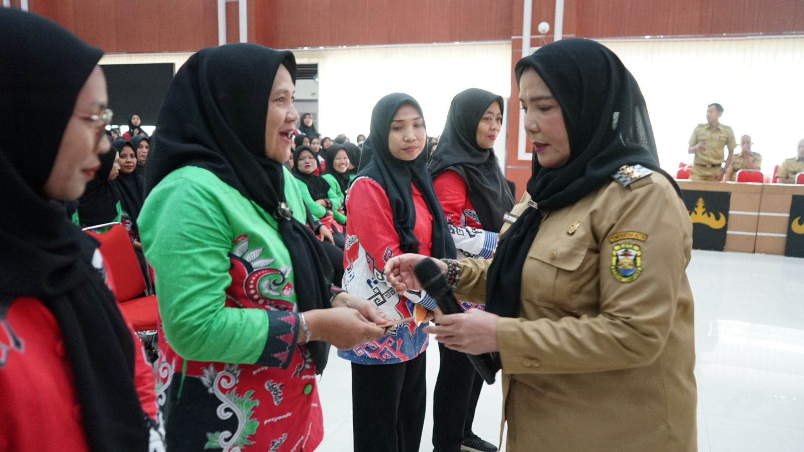 Apresiasi “Ujung Tombak” Kesehatan: Bunda Eva Guyur Insentif untuk Ribuan Kader Posyandu dan Pokmas Bandar Lampung