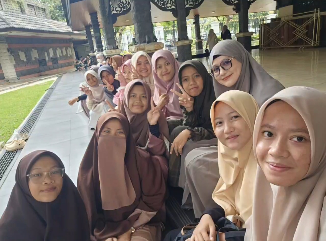 Cinta Tulus Umi Fatmah Sungkar: Melanjutkan Estafet Kebaikan Sang Suami Memuliakan Anak Yatim