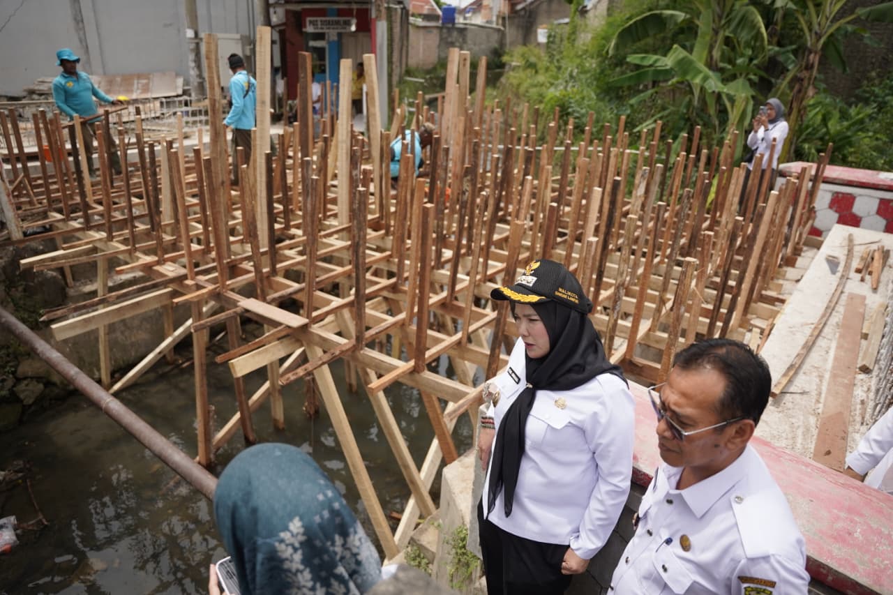 Bandar Lampung “Gebut” Normalisasi di 18 Titik, Wali Kota Eva Dwiana: Pastikan Warga Aman Saat Hujan