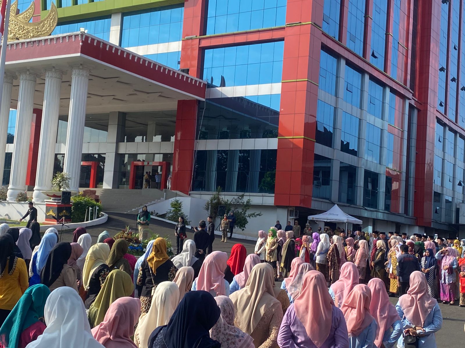 Lautan Kebaya di Pemkot Bandar Lampung: Bunda Eva Pimpin Upacara Hari Kartini 2026