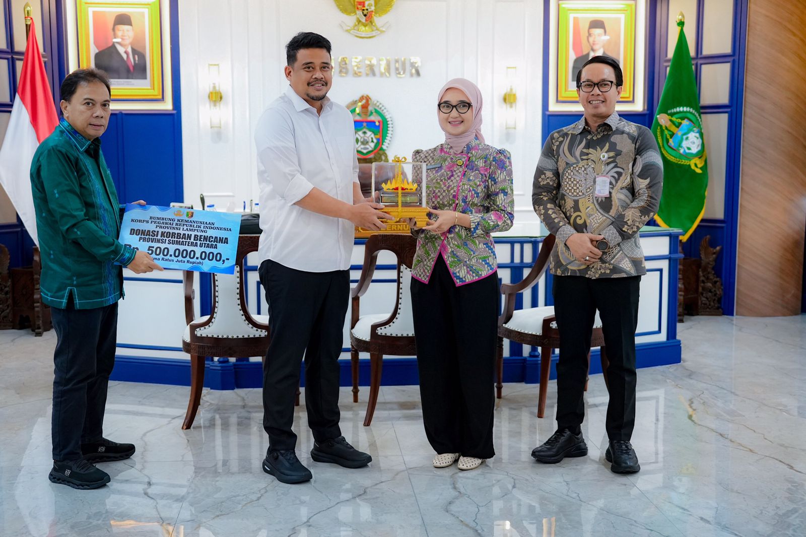 Wagub Lampung Serahkan Bantuan Rp500 Juta untuk Korban Bencana di Sumatera Utara