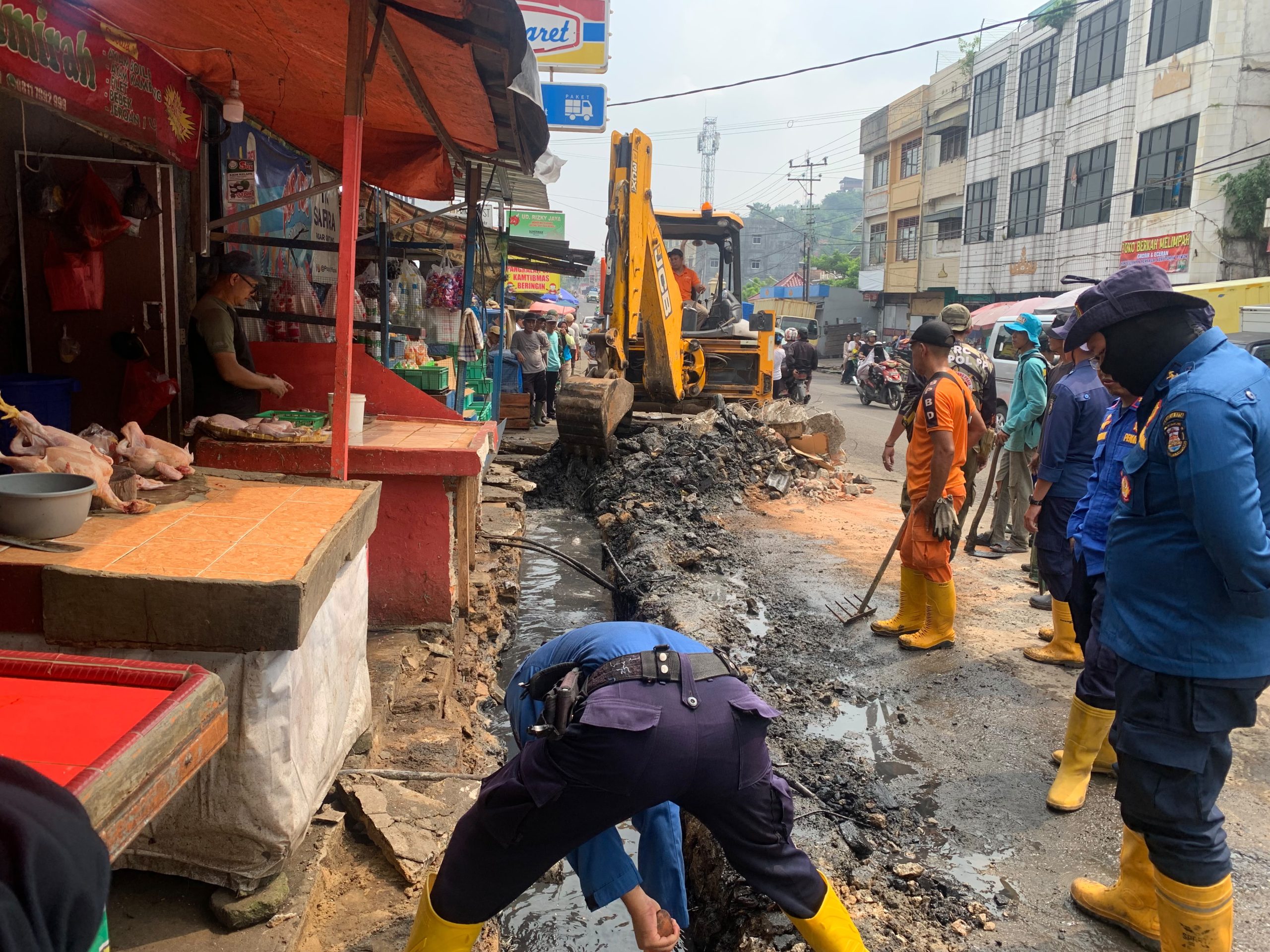 Satgas Gabungan Bersihkan Drainase di 5 Titik Bandar Lampung