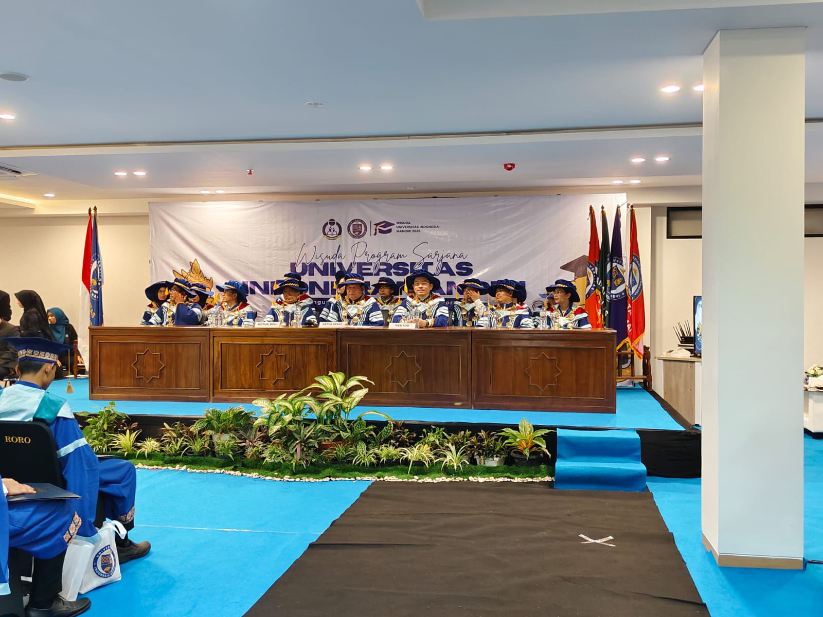 81 Lulusan Pertama UIMandiri Diwisuda, Tekankan Integritas & Inovasi