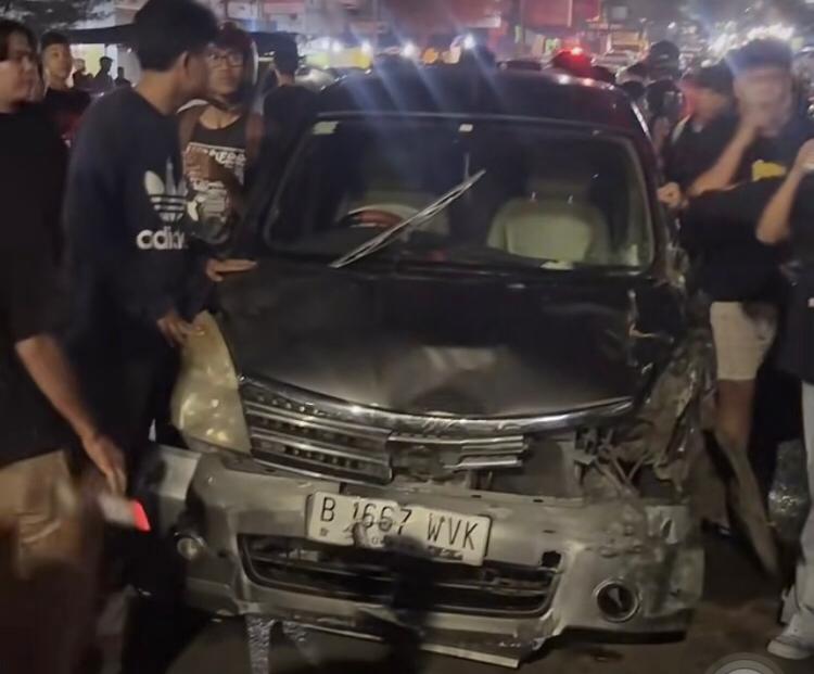 Diduga Mabuk, Pengemudi Grand Livina Tabrak Pedagang Martabak dan Sejumlah Korban di Jalan Kartini