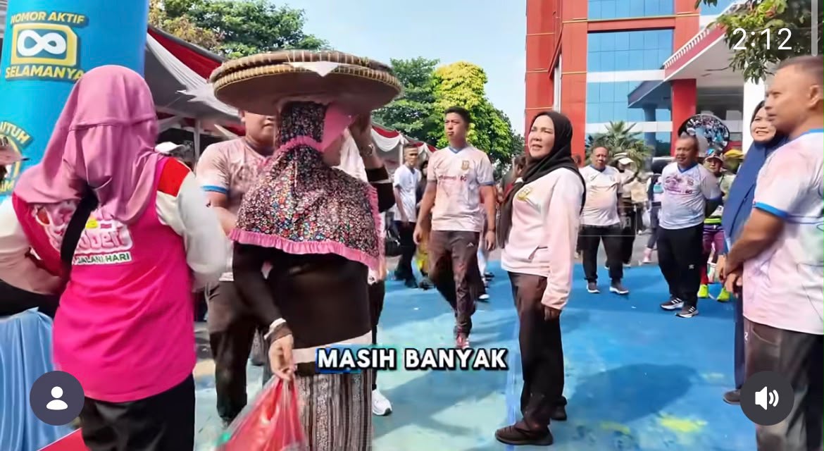 Borong Produk UMKM, Eva Dwiana Dukung Pelaku Usaha Lokal di Color Run