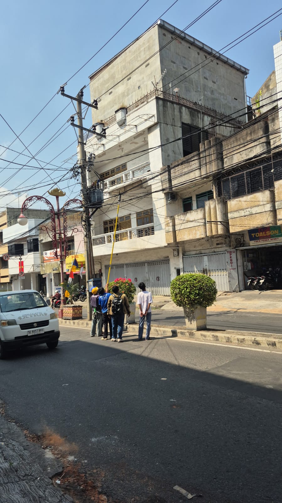 2 Pekan, Perkim Sapu Bersih Kabel Semerawut di Bandar Lampung