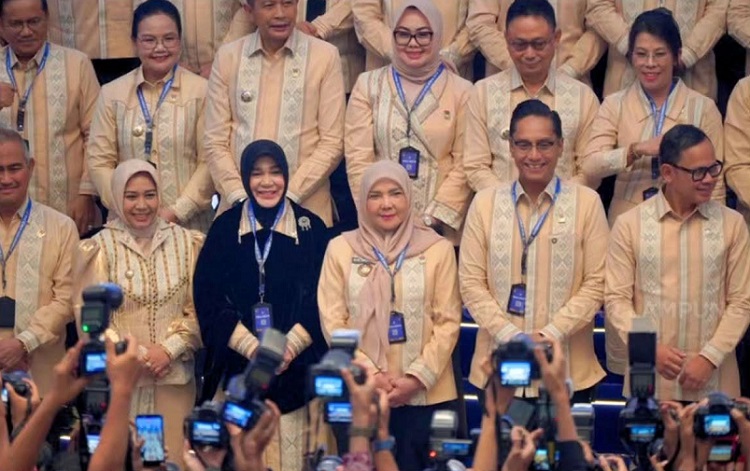 Bunda Eva Hadiri Pembukaan Rakernas APEKSI XVIII di Medan