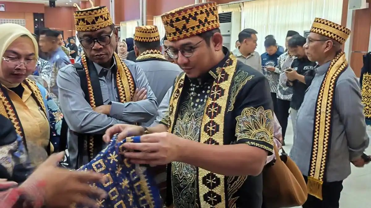 Pasha Ungu Borong Tapis Biru di Bandar Lampung: Mirip Warna PAN