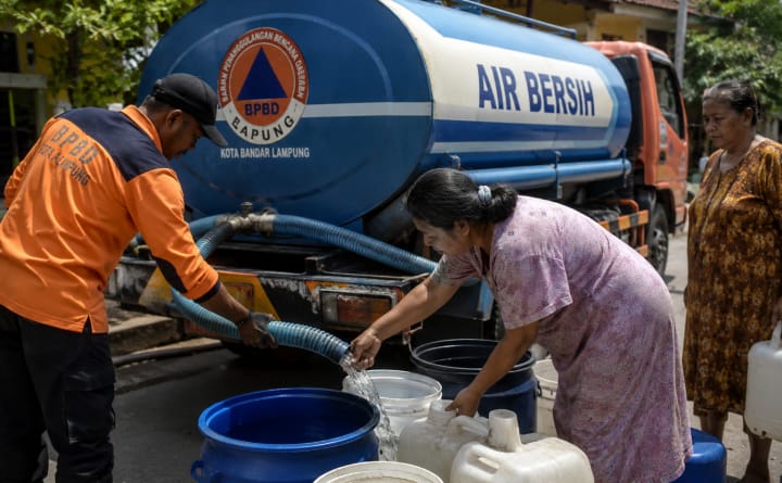 BPBD distribusikan air bersih ke 5 kecamatan terdampak kemarau