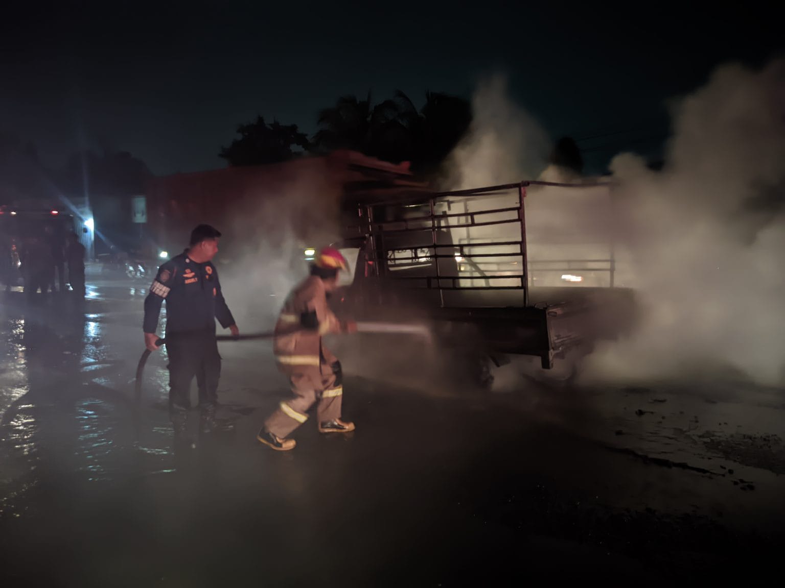 Damkar Padamkan Mobil Terbakar di Soekarno-Hatta Dalam 65 Menit