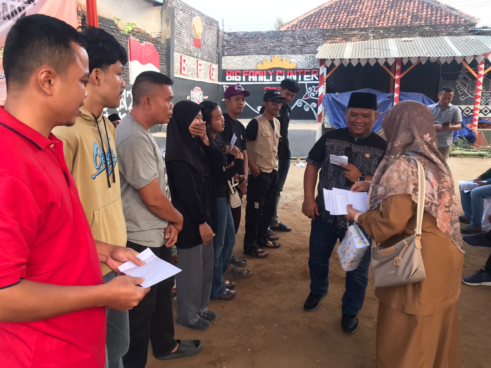 Semarak HUT RI ke-81, Agus Djumadi Bantu Panitia Lomba dari Seluruh RT Langkapura-Gunung Terang