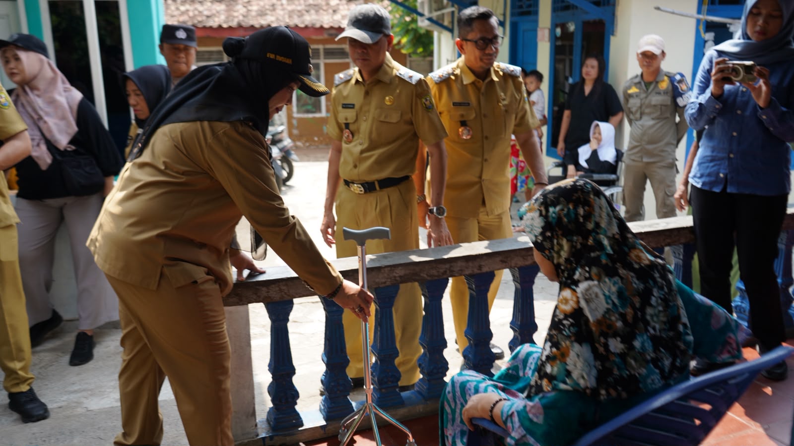Bunda Eva Turun ke Rumah Warga, Pemkot Bandar Lampung Salurkan 292 Alat Bantu untuk Lansia dan Disabilitas