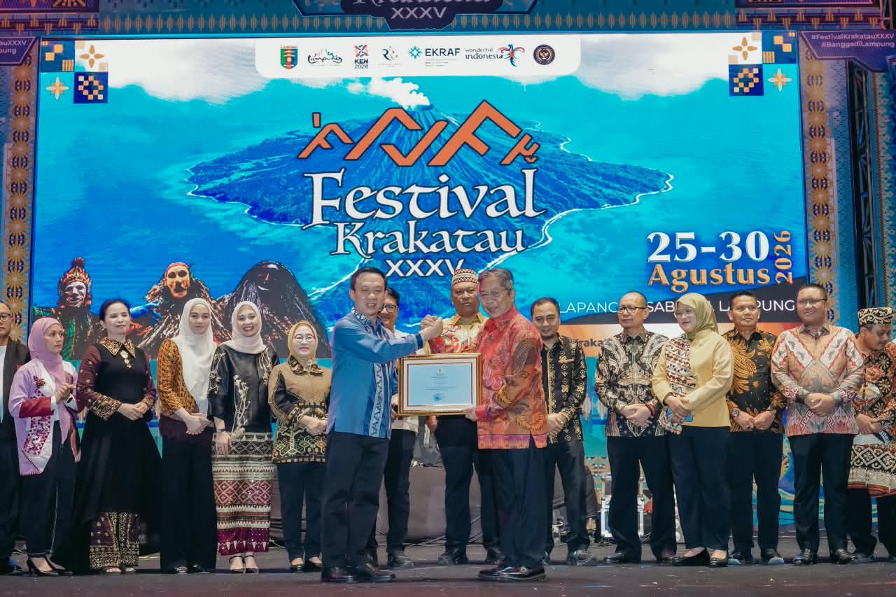 Gubernur Mirza Buka Festival Krakatau XXXV, Ingin Pariwisata Dongkrak Ekonomi Warga
