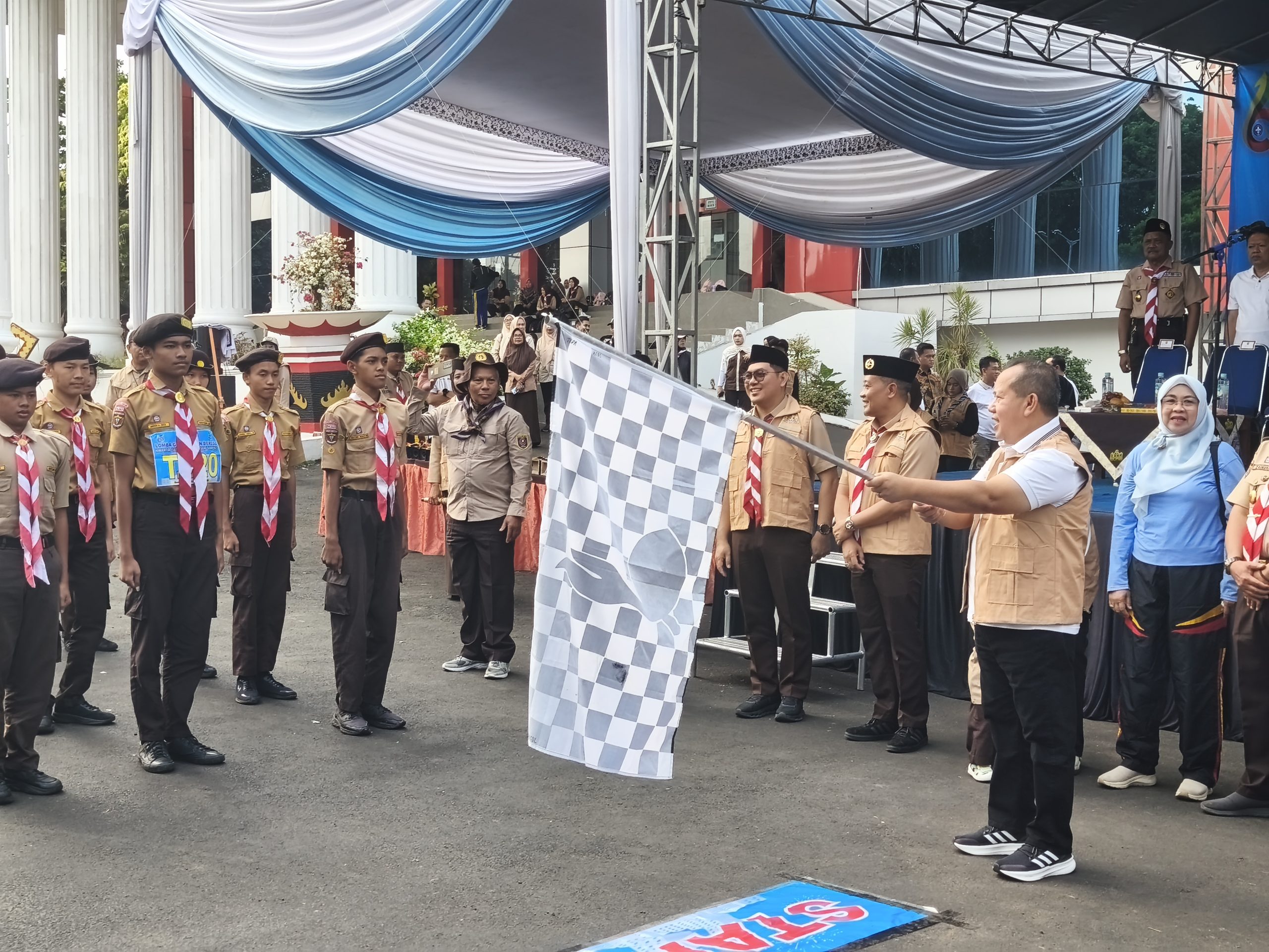 Ratusan Siswa Ikuti Gerak Jalan Kwarcab Pramuka Bandar Lampung 2026